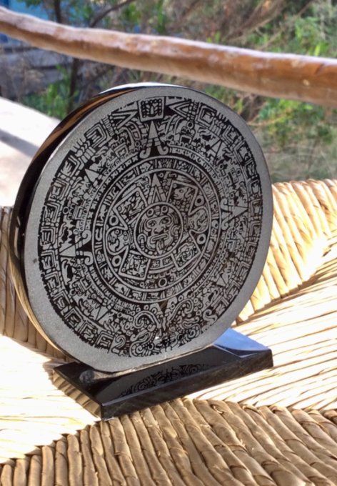 Calendrier Aztèque gravé sur obsidienne noire du Mexique symbole Ancien sculpture 12cm