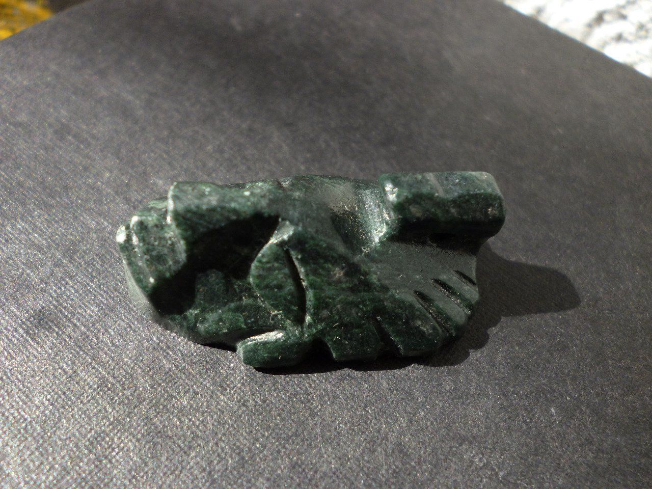 Pendentif visage jade Maya sculpté pierre de Jadeite du Guatemala aztec