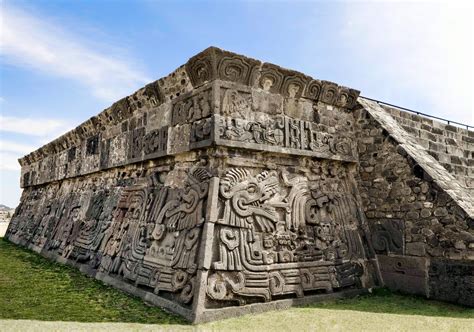 Los templos de Teotihuacan, située dans le bassin du Mexique central, était la ville la plus grande, la plus influente et la plus vénérée de l'histoire du Nouveau Monde. Elle prospéra pendant l'âge d'or de la Mésoamérique