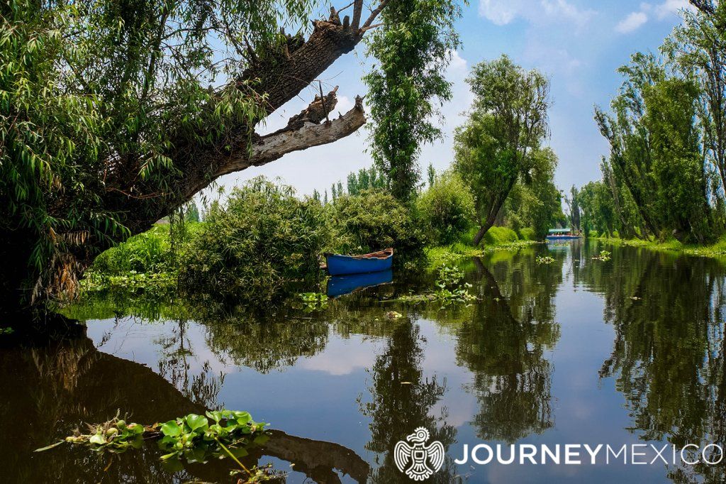 Les Chinampas de Xochimilco, trésor historique de l ancien Mexico. Vous cherchez une évasion mêlant histoire, nature et traditions culturelles au sein même de la métropole de Mexico? le Lac de Xochimilco…