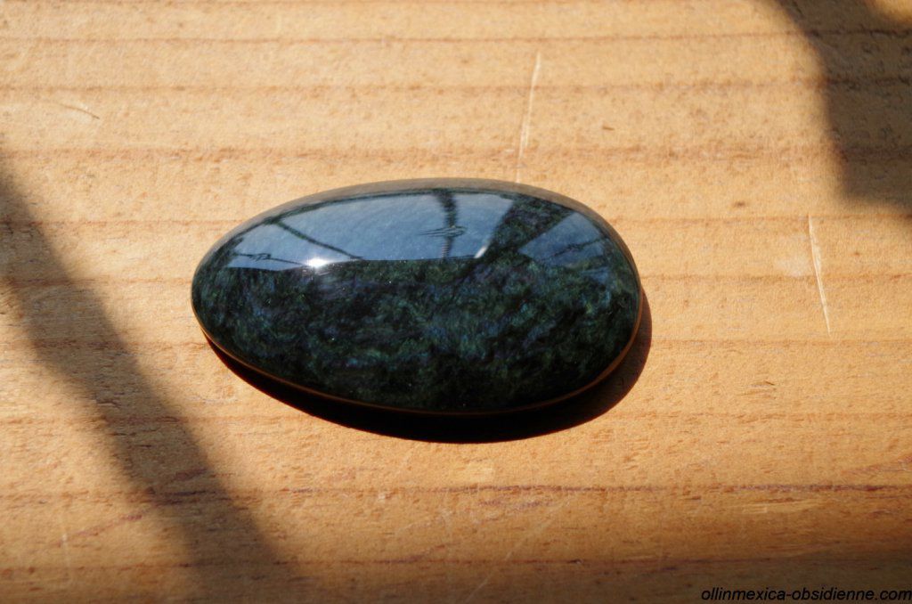 Obsidienne manto Huichol du Mexique AA rare 7cm, mentogochol ou velours