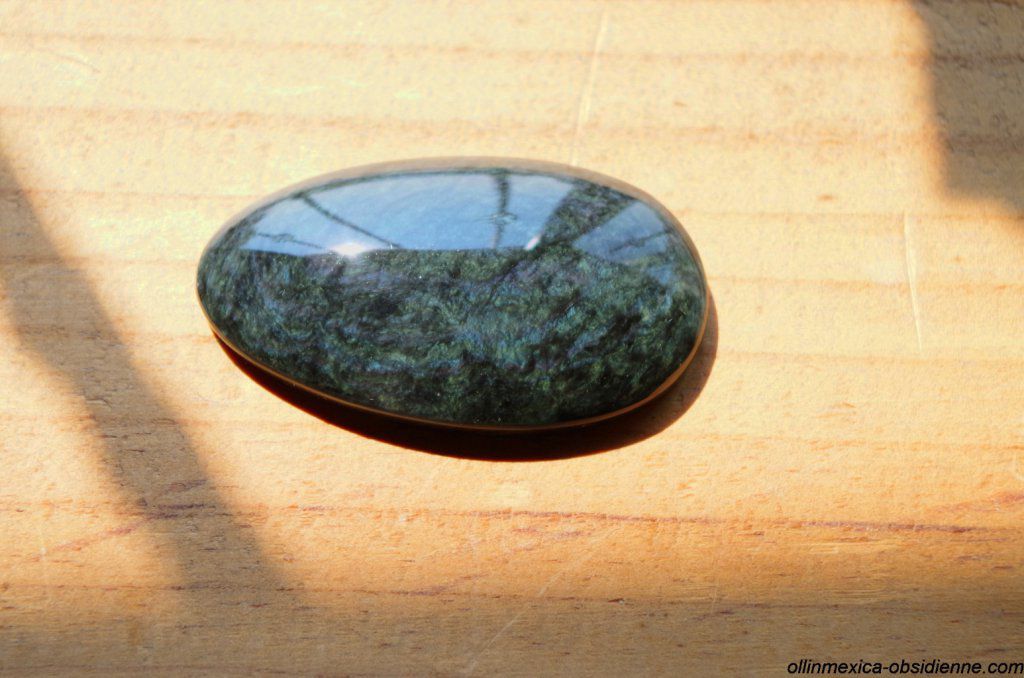Obsidienne manto Huichol du Mexique AA rare 7cm, mentogochol ou velours