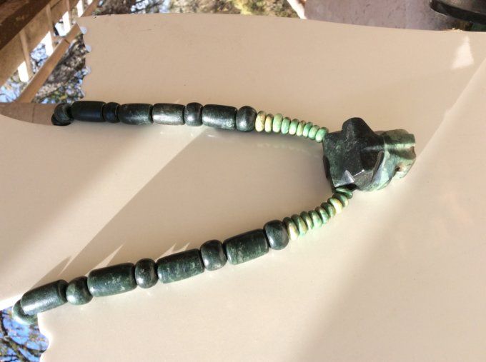 Collier Jaguar pendentif jadéite et perles de jade serpentine 
