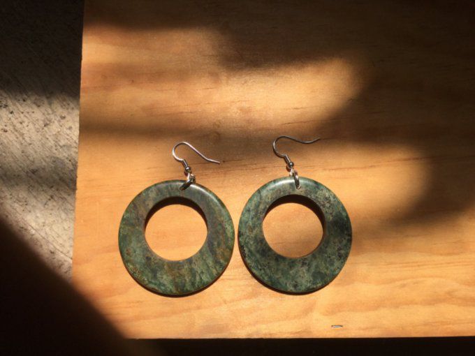 Grands Anneaux oreilles pierre de jade vert epinard Guatemala boucles d oreilles 5cm paix interieur