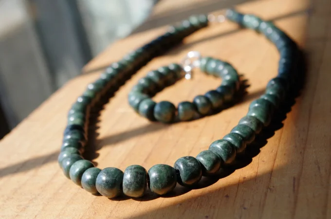 collier Perles de Jade Guatemala croissantes + bracelet / Guatemalan Jade Maya beads necklace