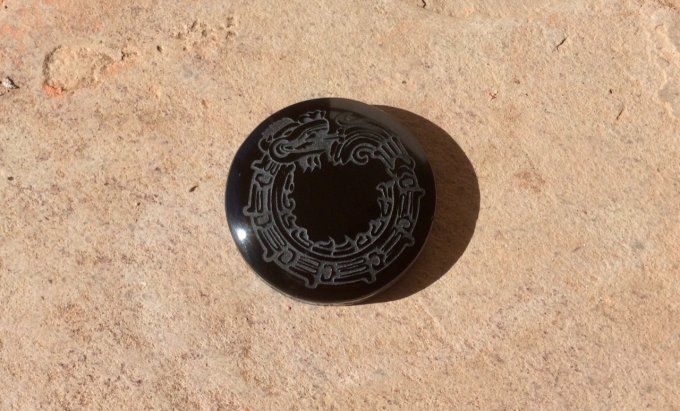 Quetzalcoatl Kukulkan cabochon obsidienne, pendentif ou bijou Mexicain en obsidienne du Mexique 