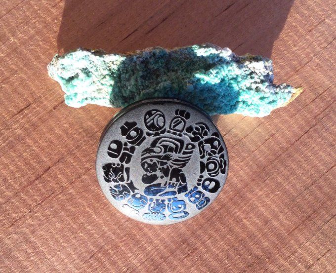 Symbole Maya cabochon ou pendentif obsidienne, bijou Mexicain pierre protectrice 