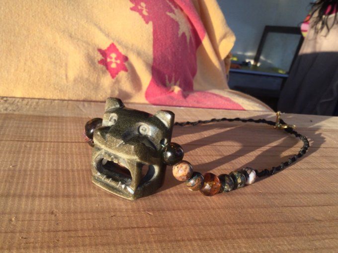 Jaguar pendentif Bijou mexicain obsidienne dorée MExique pierre protectrice