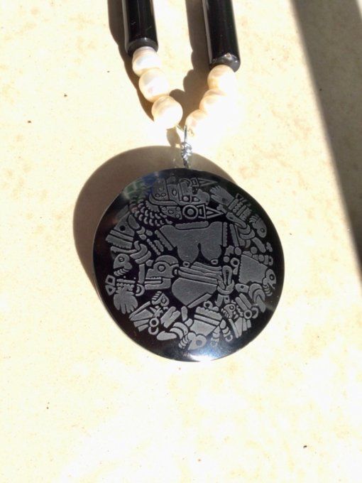 Bijou Mexicain Divinité Mexica Coyolxauhqui gravée sur obsidienne noire perles culture, agate noire