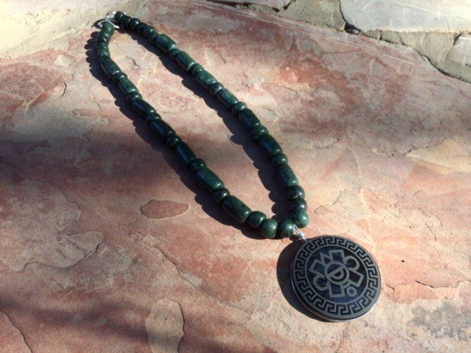 Ollin pendentif Mexicain calendrier Aztèque obsidienne  du Mexique symbole Ancien collier de perles 