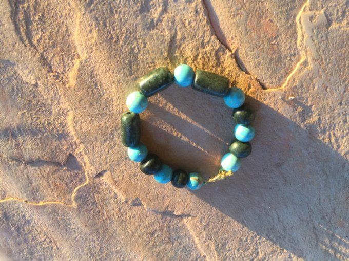 Bracelet perles de jade obscure et perles de turquoise 
