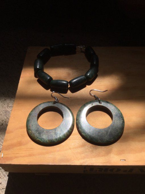 Grandes Créoles en pierre serpentine verte style jade du Guatemala, boucles d'oreilles Maya