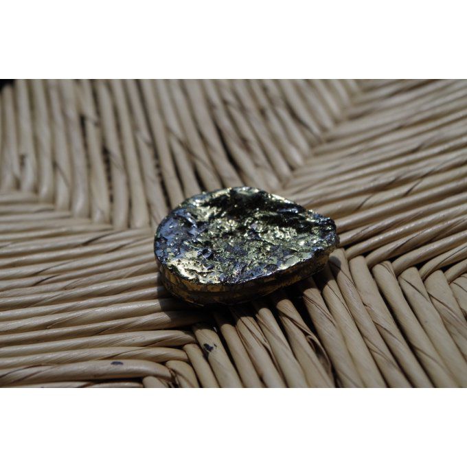 Pyrite de fer noir doré cabochon bijou pierre rigueur force créativité protection