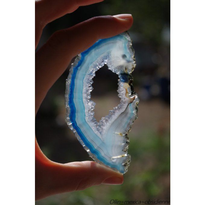 Tranche d'Agate naturelles et colorées transparente marron quartz,bleu,blanche pierre fine géode