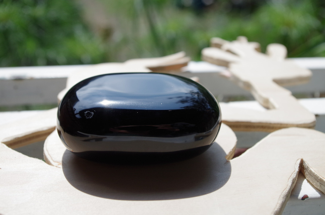 Grand galet en pierre massage obsidienne du Mexique 12cm,extremement doux