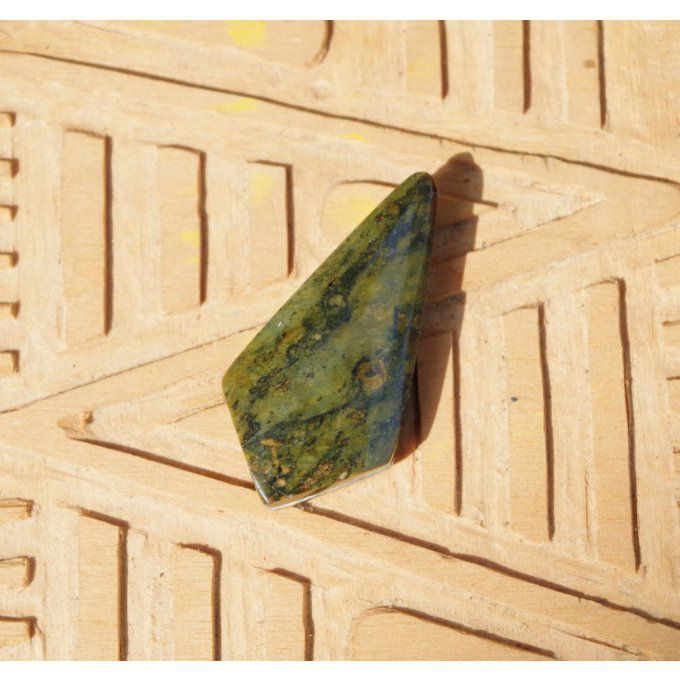 Pierre de jade guatemalteque cabochon ou pendentif AA  épinard