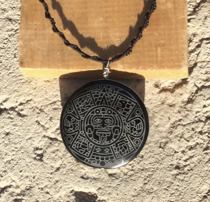 Ollin pendentif Mexicain  calendrier Aztèque obsidienne  symbole Ancien 50mm Pierre ou PENDENTIF