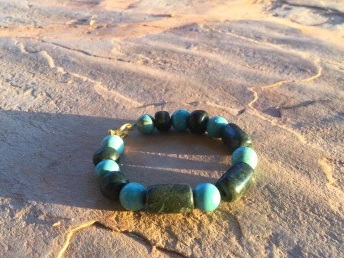 Bracelet perles de jade obscure et perles de turquoise