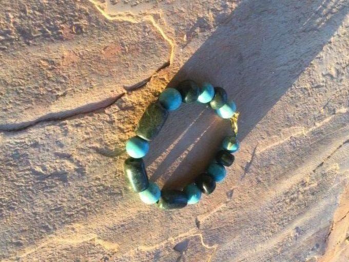 Bracelet perles de jade obscure et perles de turquoise 