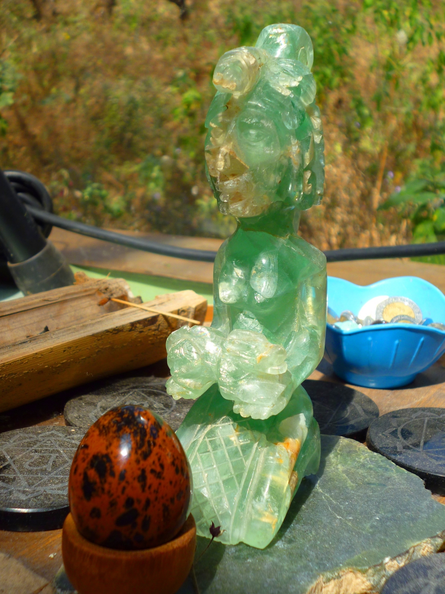 ayahuel deidad nahuatl sculpture pytrite verte green translucide